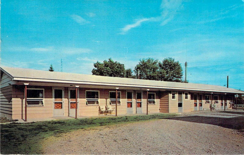 Nor-Echo Motel - Old Postcard (newer photo)